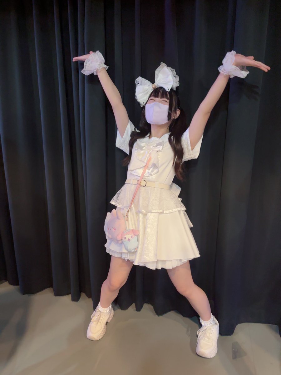 Runa0816_'s tweet photo. MeringueHackの初回特典会説明！

X&amp;TikTokをフォローすると
ブロマイド2枚＋動画5秒＋ソロ写真
が出来ます。
ブロマイドは1枚に30秒トークが出来ます。動画は言って欲しいことをメレハのメンバーに伝えるとやってくれます。
#瓜ゆりな
#MeringueHack 
ソロ写真はこんな感じに出来ます！↓ https://t.co/baNTtLNqmm