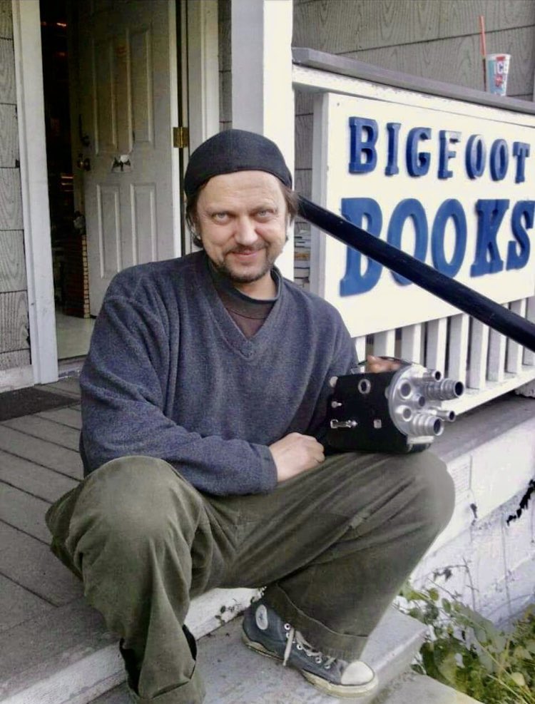 CryptoLoren's tweet image. Death confirmed. 
Bigfoot Books founder and owner Steven Streufert, 60, died December 6, 2025.

cryptozoonews.com/streufert-obit/

Obituary written by @CryptoLoren