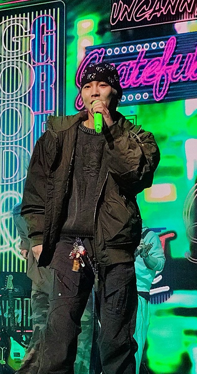 moarmywoluv's tweet photo. YALL HE'S REAL WHANDJDJNDNDJDJD #KEYLANDTOUR #KEYLANDinUSA #KEYLANDinCHI #keyland #keyinchicago #UNCANNYVALLEY #UncannyValley_CHI #KEY #shinee #keylandinchicago #keylanduncannyvalley https://t.co/PnoiMskcRR