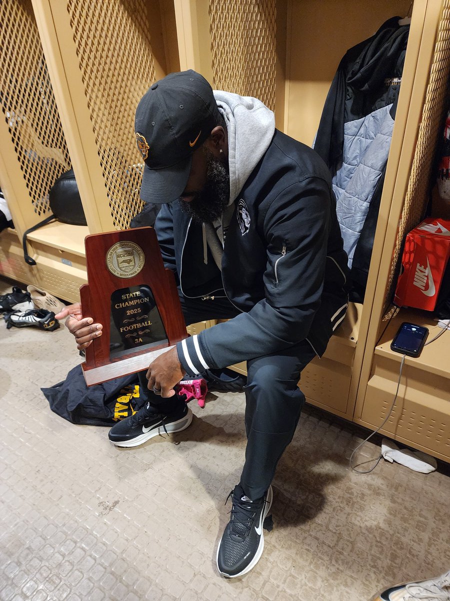 dobson_collins7's tweet photo. 2 Timothy 4:7 "I have fought the good fight, I have finished the race, I have kept the faith." So grateful to have been on this journey with my baby boy @Man_ManCollins2 We finished the job as 3A State Champions &amp; he got over 1K receiving yards ‼️ God is good. https://t.co/FfJDfBTntr
