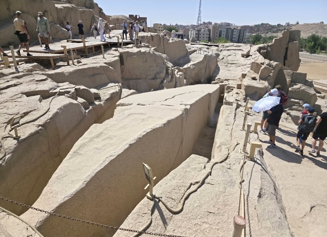 claringb's tweet image. The unfinished obelisk at Aswan, Egypt.  If completed, it would have been the largest obelisk ever created, measuring approximately 42 meters (137 feet) and weighing around 1,168 tons. Join me on the next 4bidden Tour Of Egypt. LINK IN COMMENTS