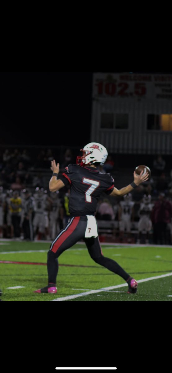 emiller6792's tweet photo. End of season stats:
⭐️173/260 66%
⭐️2884 yards
⭐️36 TD’s
⭐️10-3
🏆District Champs
⭐️Single season passing record
⭐️ Single game passing record
⭐️ 1st team all conference 
⭐️ 1st team all region
⭐️1st team all district 
@JPRockMO @OzarkMntConf @OzarksOzone @Jaelon_Acklin @PrepRedzoneMO @coachevansfb @evan_nunez24 @JaxonHunter10 @long_josiah2026 @Jacobmoore12_ @JacksonLT0 @dominic_hale1