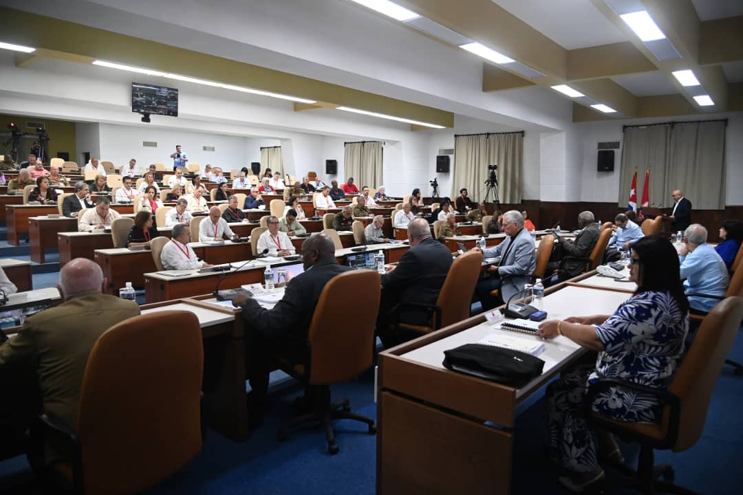#XIPlenoCC Evaluó el Programa d Gob. para corregir distorsiones y reimpulsar la economía q se debate en todas las org. d base. El primer ministro Manuel Marrero subrayó q el reto no es diseñar planes, sino convertirlos en resultados concretos y perceptibles para el pueblo. #FMC