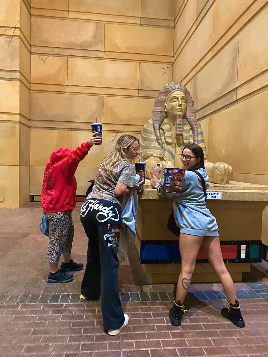 smitty_w3rb's tweet photo. anyways went to egypt for fnaf2 thats how srs it was https://t.co/o7z15KprmL