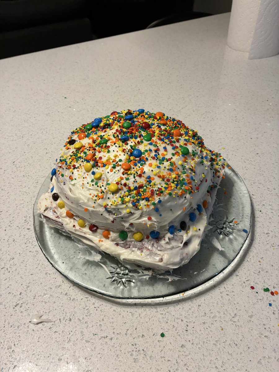 ryanbenson_'s tweet photo. @GordonRamsay circle cake on square cake what you think https://t.co/TqJ4MKlgtq
