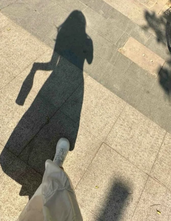 Marigold541's tweet photo. It’s nothing special, just chasing my shadow in the afternoon 🌞😀 Feeling playful, lighthearted, and carefree 😄🥰 Little moments like these make life brighter ✨💛 Dancing with sunlight, smiles, and simple joys 🌿🌸☀️ https://t.co/J6L71vJXYz