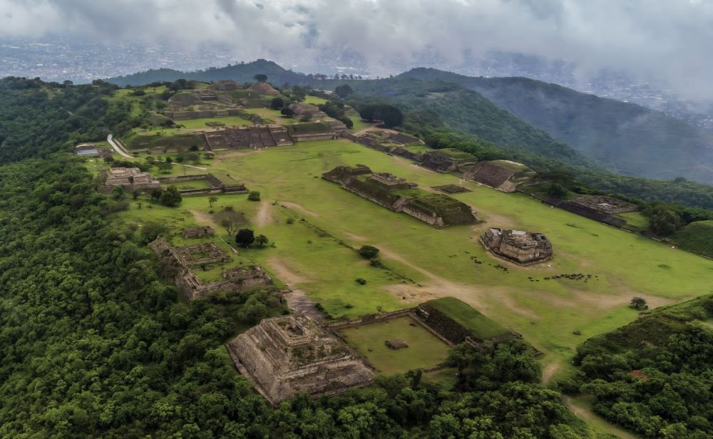 Tlatoani_Cuauhtemoc tweet media