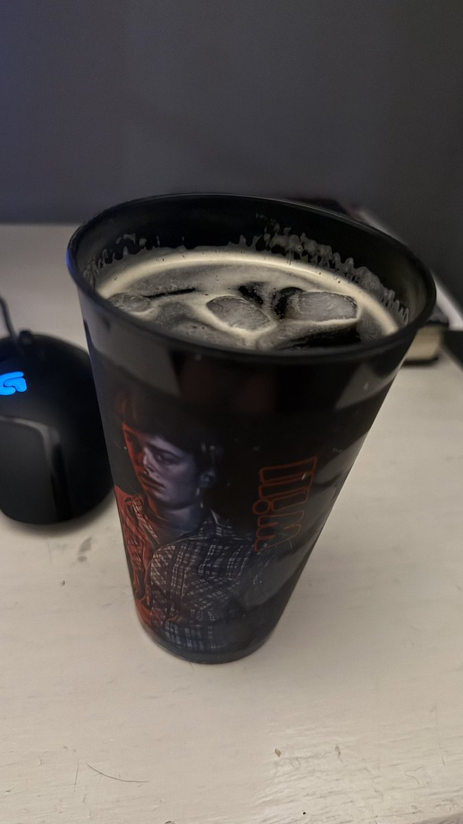 me arme un fernet en el vaso de will estoy estallada