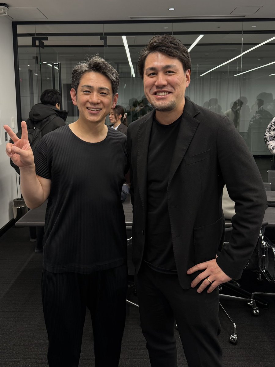 Yujiro_Maeda's tweet photo. 築山鉄平先生　BIANCA CLINIC銀座
九州大学歯学部の偉大な先輩、日本の歯科医療ビジョンをリードする歯科医療グループの経営者
BIANCA CLINICでもガミースマイル治療を提供されています
尊敬出来るのは、手術技術も神業ですが、治療に関する新しいエビデンスや診断基準も国際的に提案していかれている点です　#ビアンカ銀座院