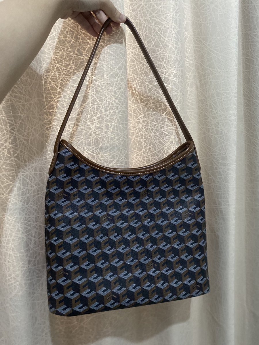 thingsbymeeh's tweet photo. WTS ALESSO M WALNUT BROWN 

warna RARE, aku jastip langsung ke temen ku di MALAYSIA
- Bag
- Dustbag 
Kondisi mulus, minus paperbag aja

Alasan jual karena mau ganti warna lain😬

IDR: 750k (negotiable)
Harga baru+jastip aku 950k https://t.co/HHRUOi1AUU