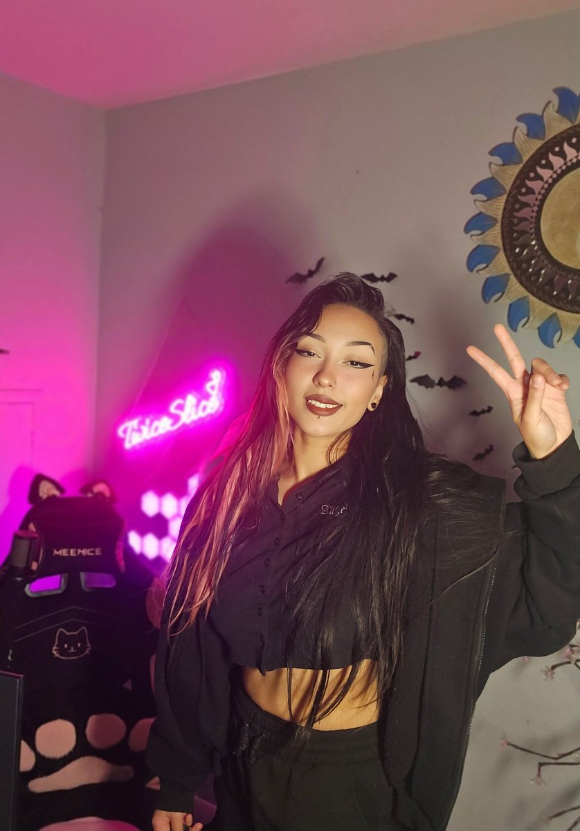 Going live on <a href="/TheArena/">The Arena ⚔️</a>  games, chat, and vdex trading 🫶🏼 be there or be square  $ARENA X $GINA