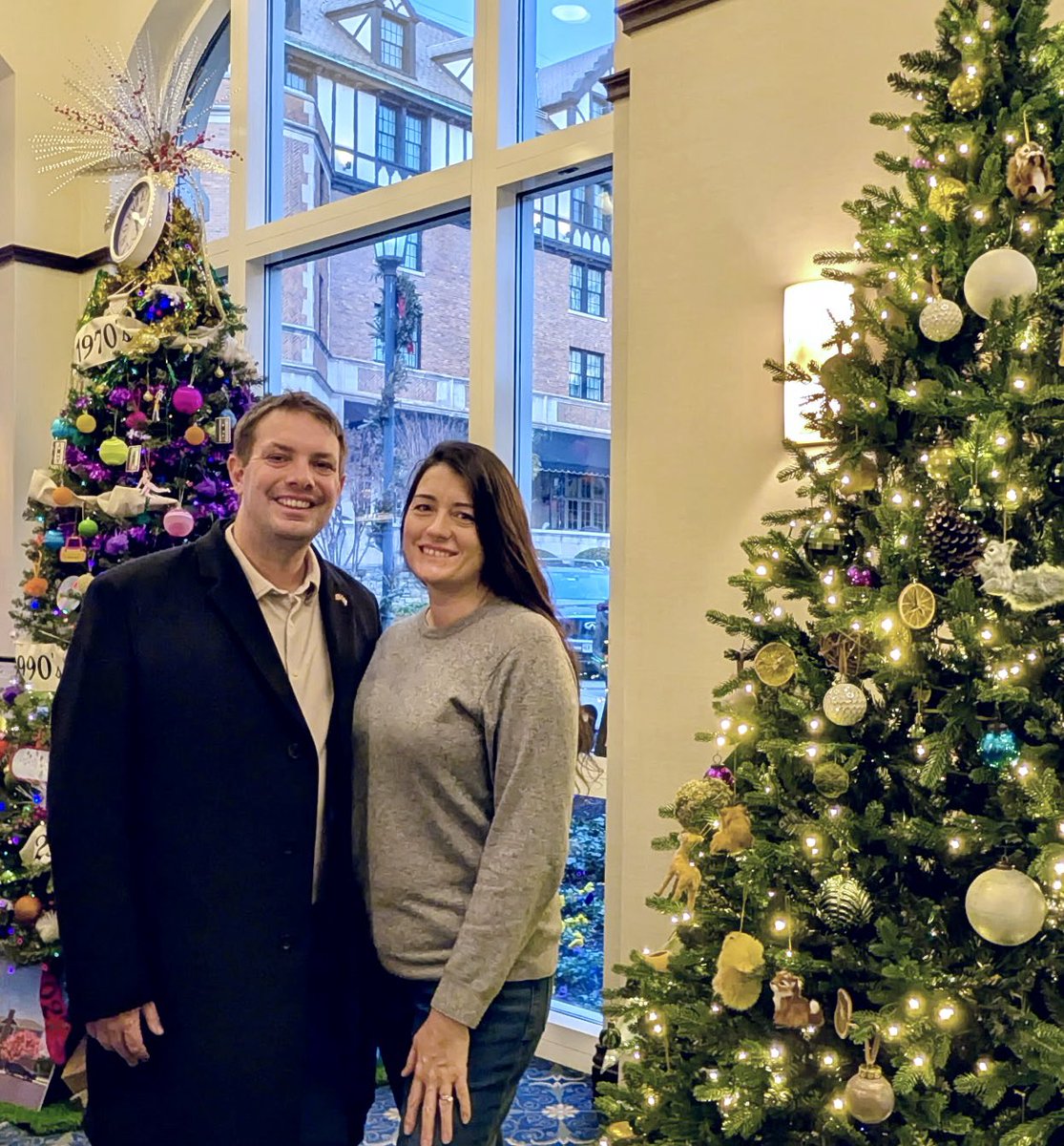 DRSuetterlein's tweet photo. It’s beginning to look a lot like Christmas at Hotel Roanoke! Congratulations to everyone on the beautiful trees - especially Devon Slovensky and her law practice on their inaugural tree! https://t.co/hfhH80T4Q0