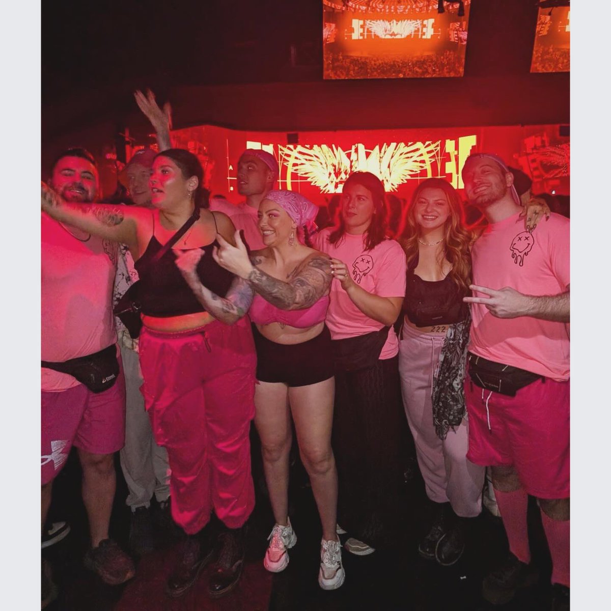 ronniedohertyy's tweet image. Since I wasn’t able to make Ry’s birthday bash this year - here is a throw back to the last time we were all together celebrating in Toronto 🩷😈💃🏻Just an absolute gem of human beings in this group. Such a fun, wholesome silly little family. #throwback #family #pinksquad #rage