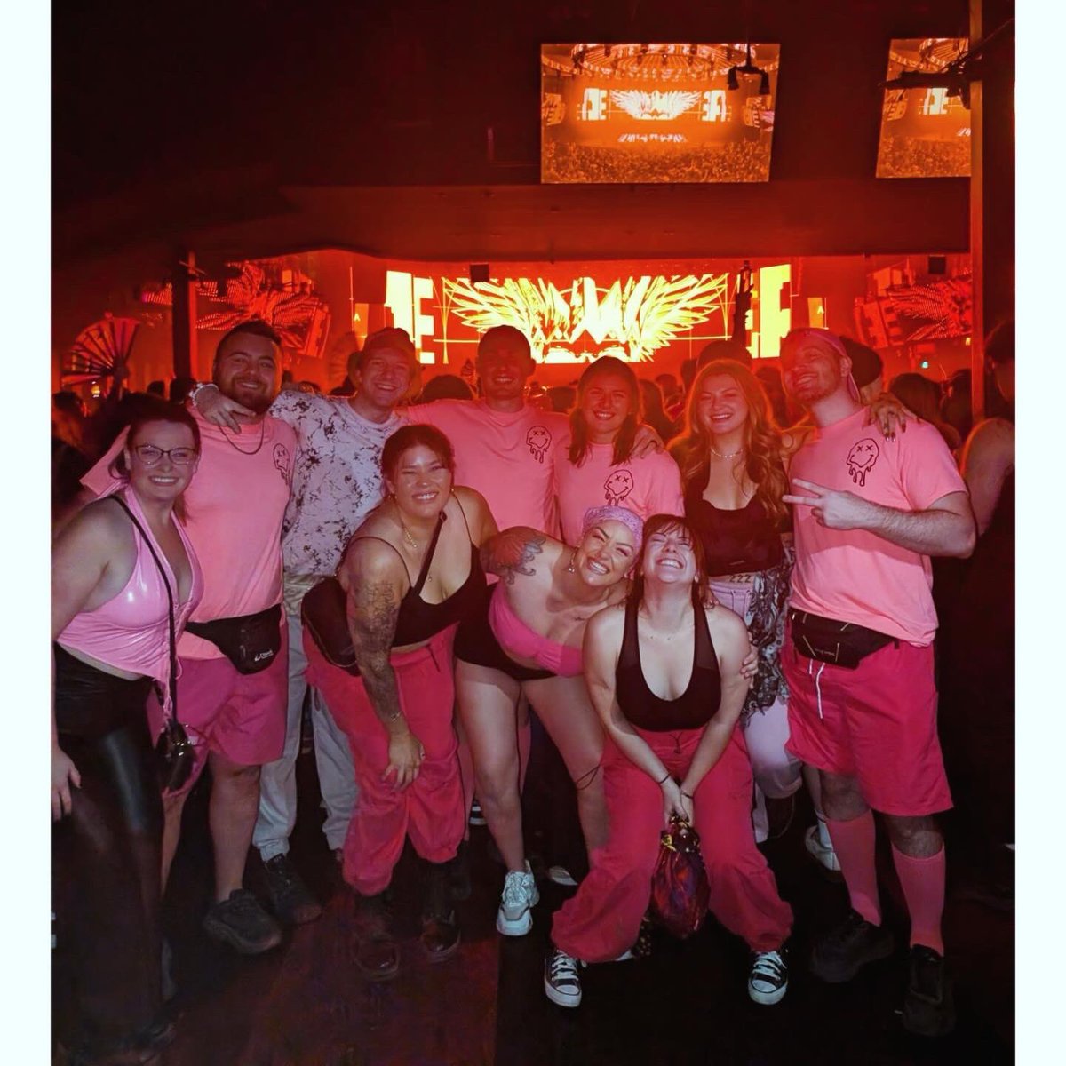 ronniedohertyy's tweet image. Since I wasn’t able to make Ry’s birthday bash this year - here is a throw back to the last time we were all together celebrating in Toronto 🩷😈💃🏻Just an absolute gem of human beings in this group. Such a fun, wholesome silly little family. #throwback #family #pinksquad #rage