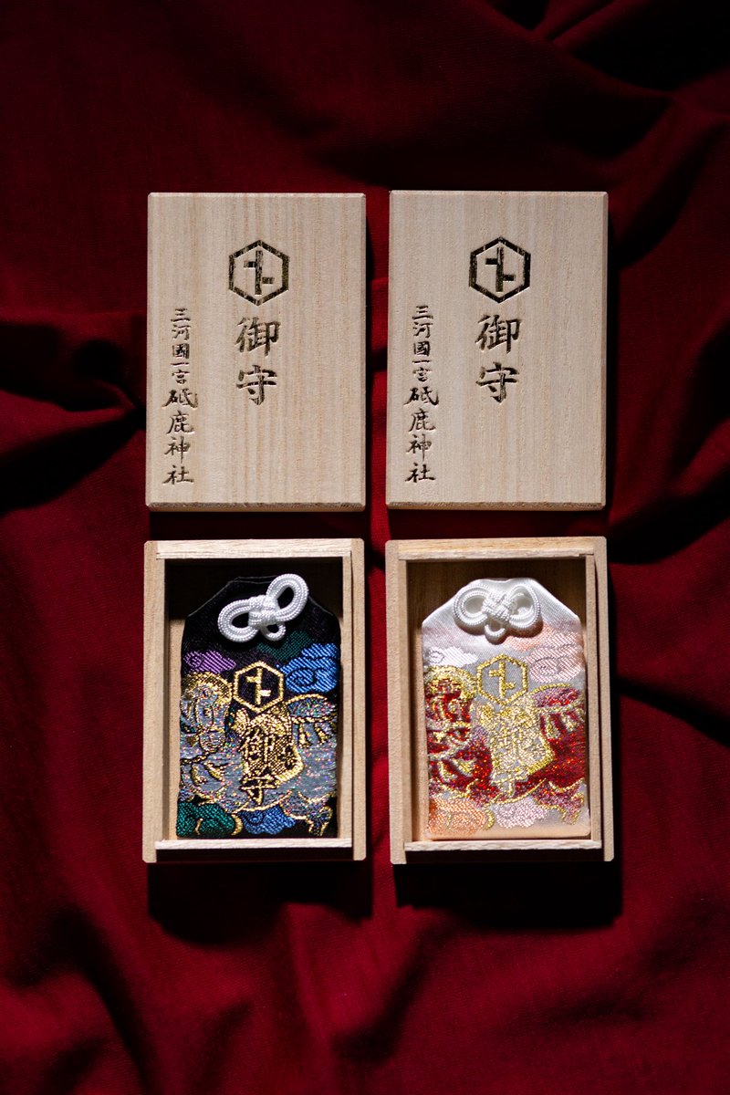 正月限定お守りのご案内 宝石えと守・桐箱入り初穂料2000円宝石を