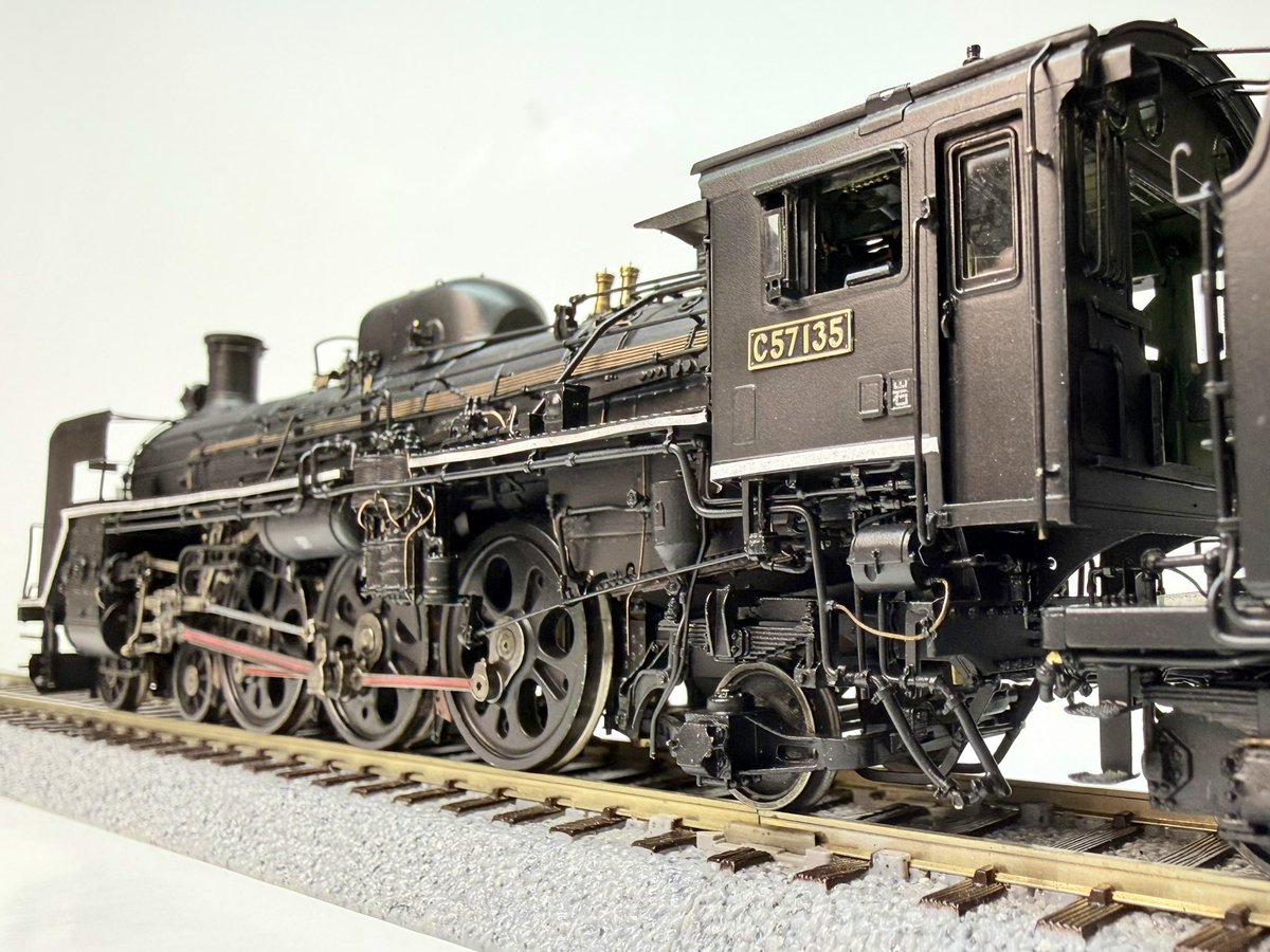 C57 135が蒸気機関車による最期の定期旅客列車を牽いて丁度50年。 記念