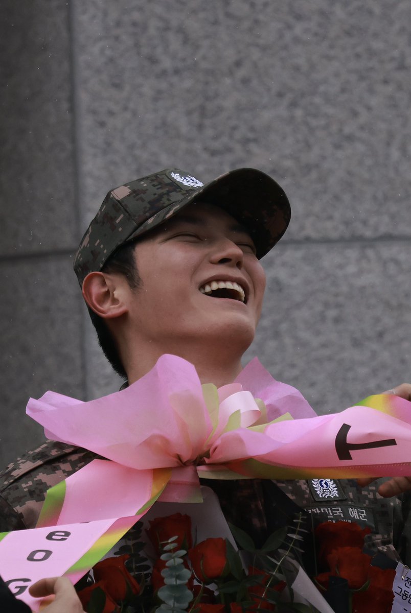 the_yammumu's tweet image. ไอดอล ทหารเรือที่เข้ากรมนาน 609 วัน

สอบเข้าดุริยางค์ ด้วยการร้องเพลงของตัวเอง

ได้รับเลือกเป็นหัวหน้าหมู่ รุ่น 702ตั้งแต่ฝึกเดือนแรก เหมาะสมทั้งศักยภาพ น้ำเสียง ความกล้าหาญ

เป็นที่รักของเพื่อนๆ ได้ทัวร์คอนเสิร์ต กับ ROK navy band มีงานให้แฟนคลับดูบ่อยๆ

ช่องทหารเรือเกาหลี มี…