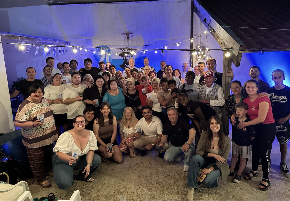 adribalcarcel's tweet photo. ¡Despedimos el año todos juntos!
Estar juntos y despedirnos así nos recordó por qué hacemos lo que hacemos. Gracias por el apoyo de siempre. Seguimos trabajando con la misma convicción. 💙 https://t.co/O3rKTUM9q6