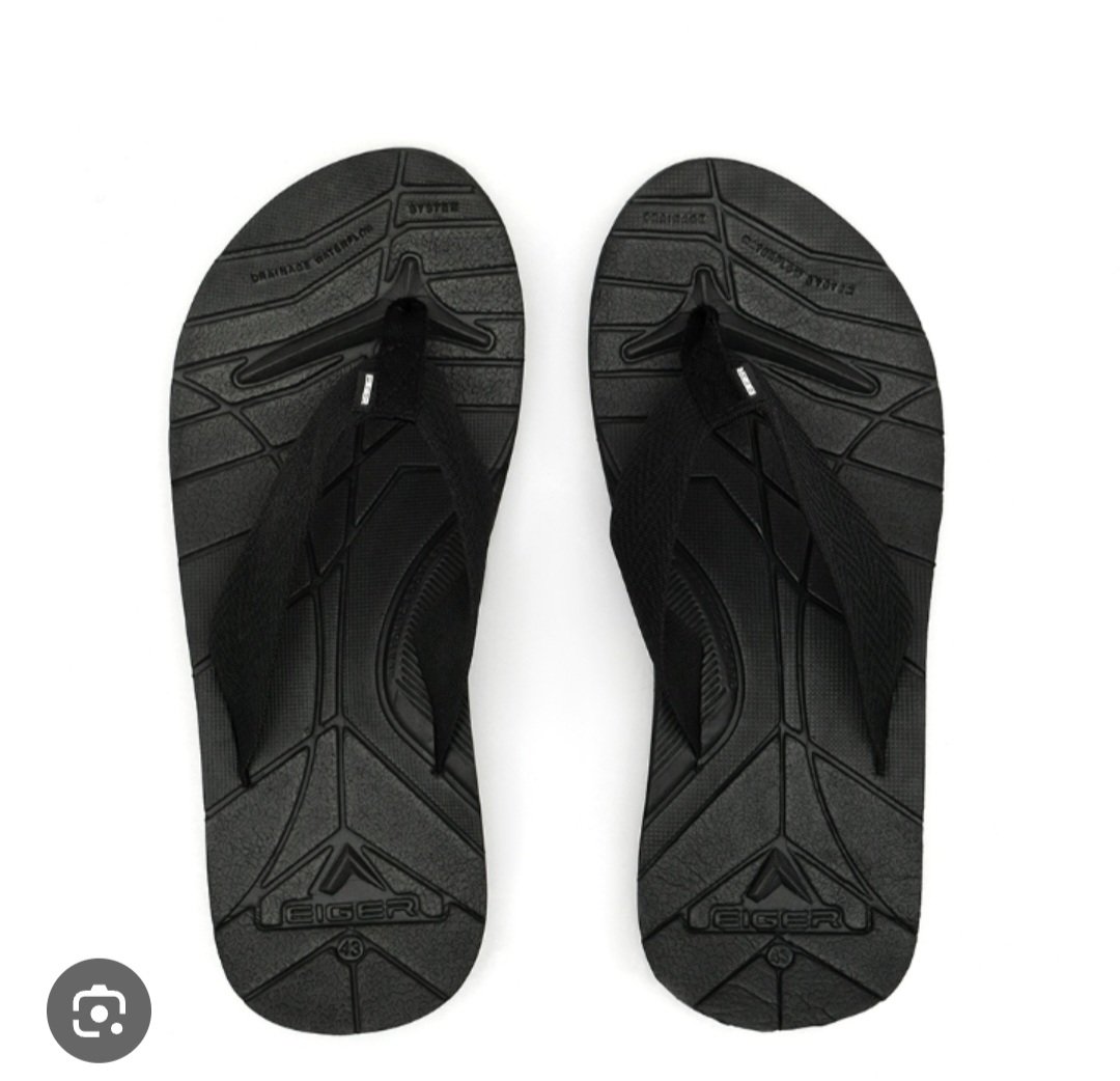 privateians's tweet image. guys tadi di daerah taman bungkul sby bagian taman bermain anak-anak sekitar jam 8 pagi, adakah yang kerasa ketuker sandal eiger nya?. sandal cowoku yang kiri size 43 dan sandal yg ketuker kanan. tolong guys, sandalnya cwoku pemberian kakaknya soalnya🥹 #tamanbungkul #surabaya