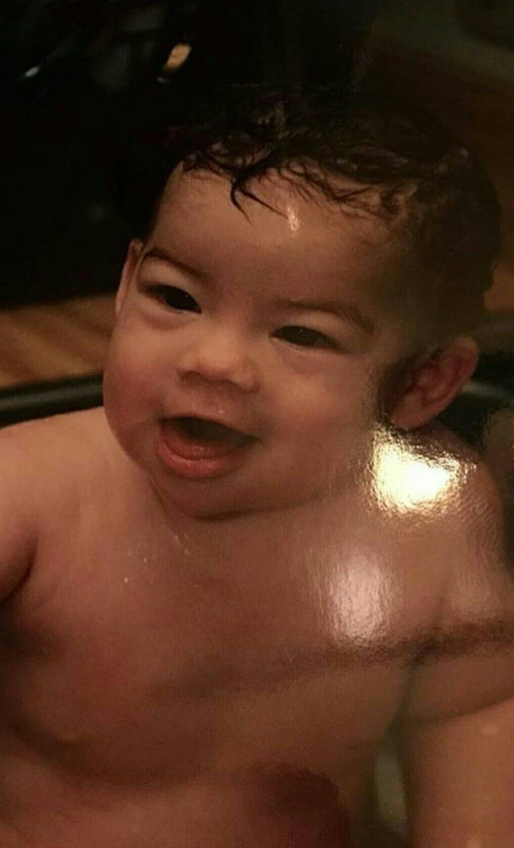 joshsdude's tweet photo. ARE YOU FUCKING KIDDING ME??? SHE LOOKS JUST LIKE HER DAD I’M GONNA CRY https://t.co/Gfa1ijrCMY