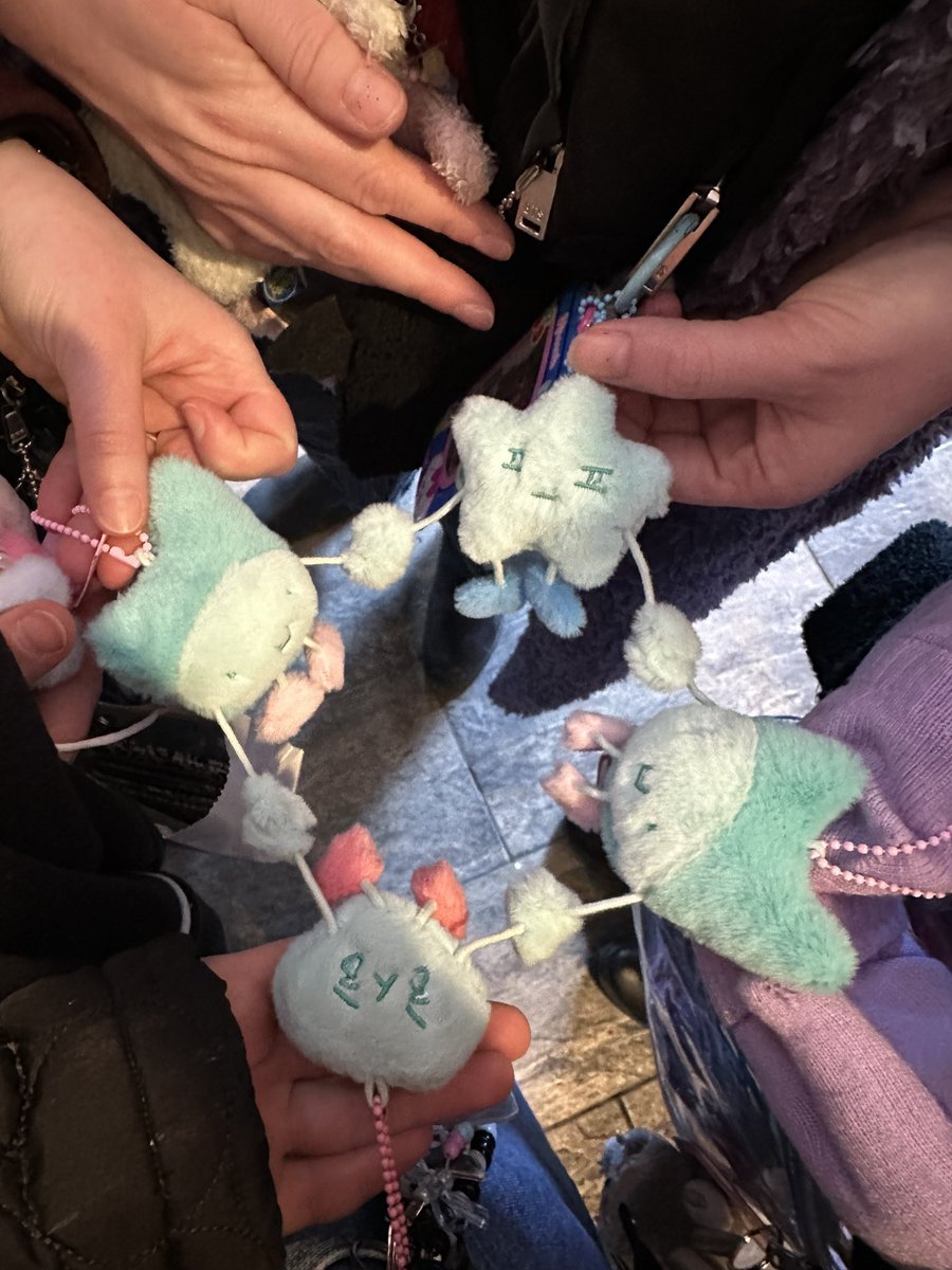 hobicorp's tweet photo. freezing my ass off, for Key
cuz I’m cool as 

#KEY
#KEYLANDCHICAGO https://t.co/fb2jan5GPc