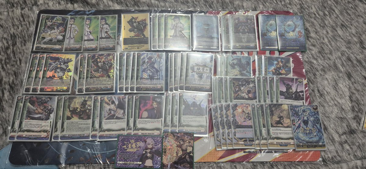Italy BCS Standard 1st Place Katana World!

yay buddyfight deck they are so silly and unique and I love it, it was this or Heartluru and I felt like I got to think more playing this deck so I am glad I chose to play it!

I kinda just agreed with the BCS Pasadena list (1/3)