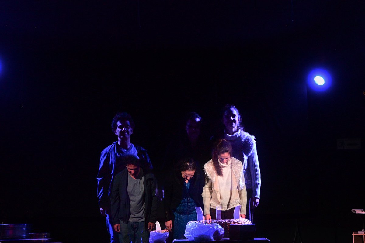 💬La Compañía Lanza Celeste llegó a la Sala Gaitán, del Teatro Jorge Eliécer Gaitán, con ‘Gruñe, ladra, aúlla, muerde’, una obra que explora los límites entre lo doméstico y lo salvaje, entre el amor, la herida y aquello que no se dice.

#AquíSíPasa