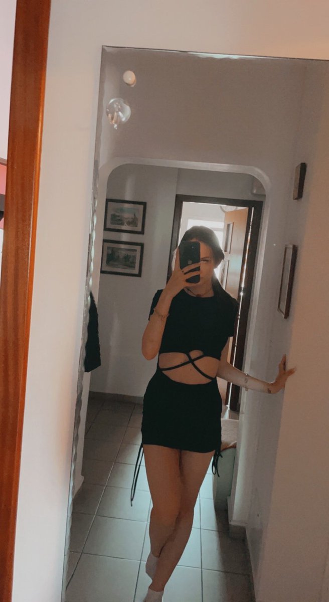 SlimDollie 👙 tweet media
