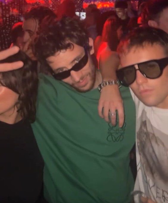 soydonniedarko_'s tweet image. shaving my whole body just in case to watch josh on snl on my own tv in my own home