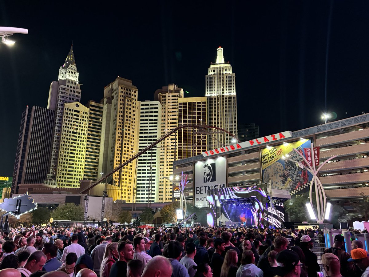 This is as fitting of a backdrop as Nas was going to get in Las Vegas