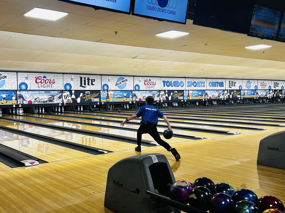 AwhsBowling's tweet photo. American Heartland Tournament
Boys varsity finished in 6th place out of 12 teams.  Just 23 pins shy of fourth place. 
Derek Stewart had a 578 series 
Alex Biscoff a 540 series. 
High game: Billy Dean, 223 
Derek Stewart finished in 20th place overall for the boys. https://t.co/BqVTnidZjd