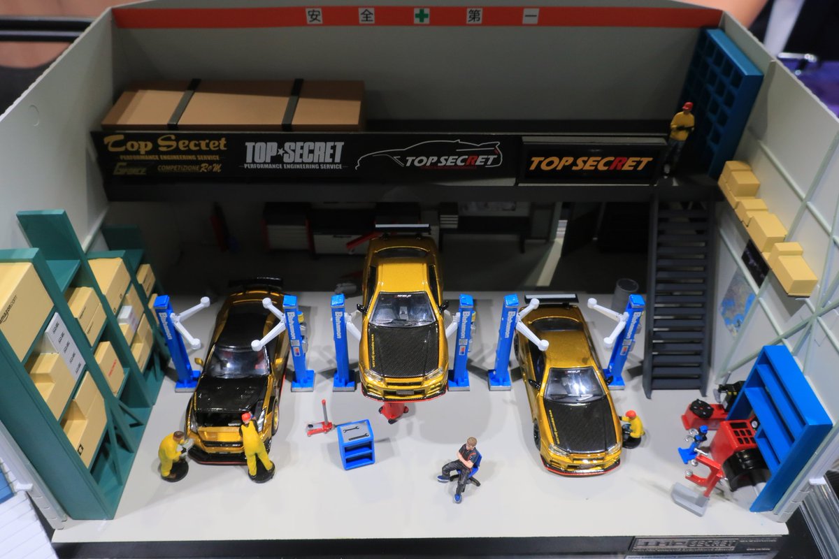 T*a様 オートサロン TOP SECRET ジオラマ1:64 トップシークレッ The 1/64-scale diorama replicating the TOP SECRET garage has been