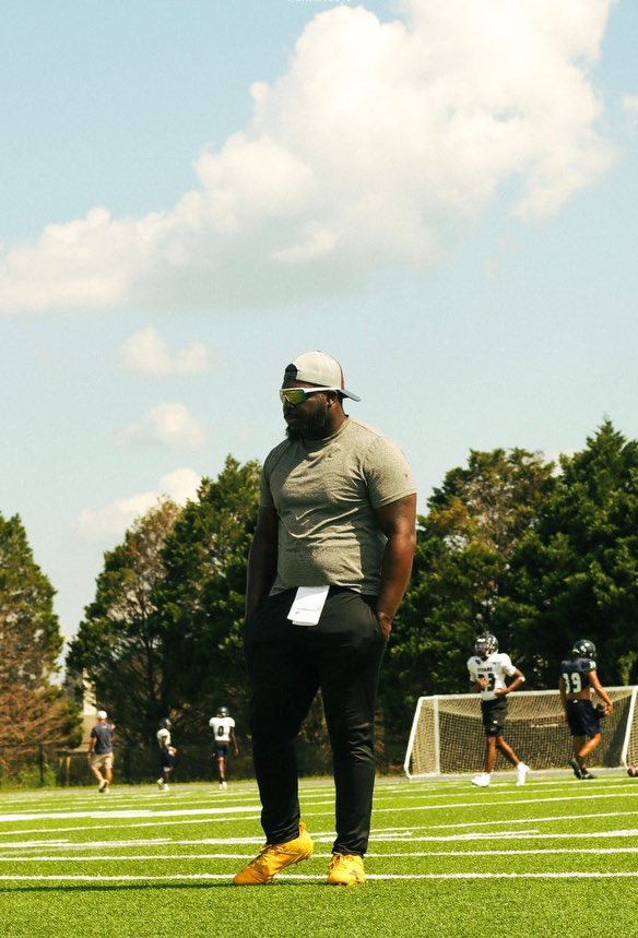 Coach Julian “J” Robinson tweet media