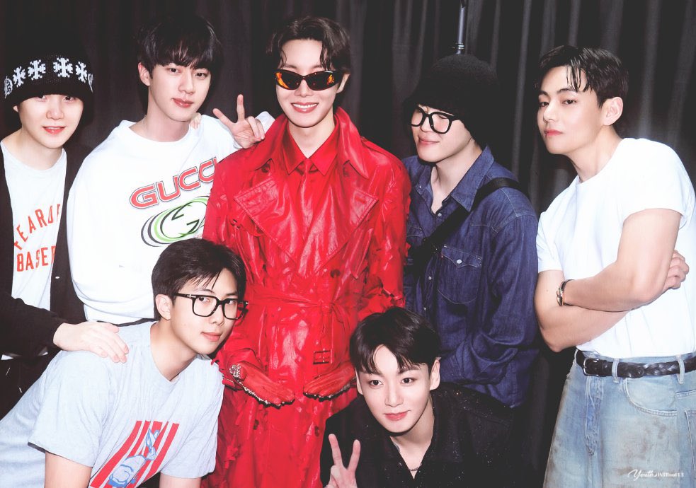 btschartsdailyc's tweet image. NEW PHOTO OF #BTS IN THE BACKSTAGE OF “HOPE ON THE STAGE” TOUR IN SEOUL 🇰🇷