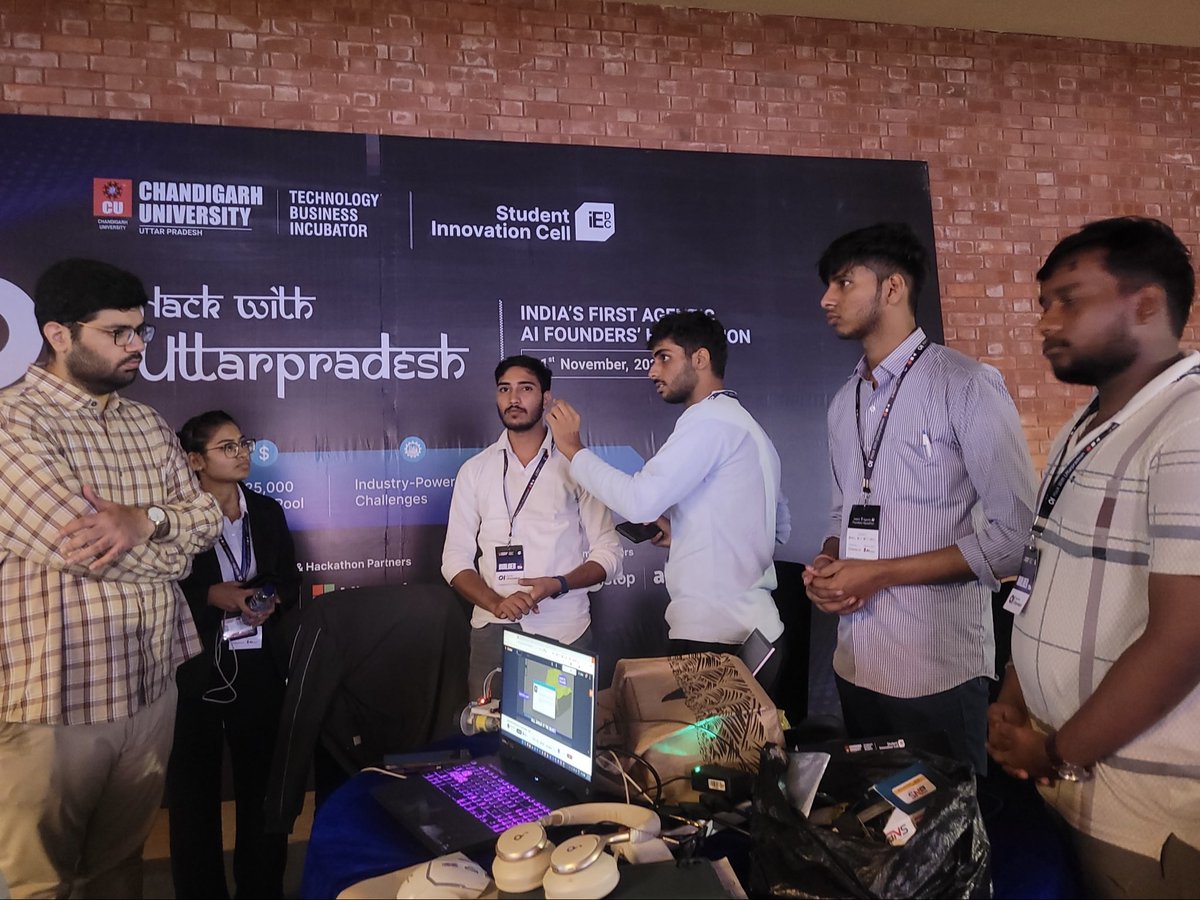 Anmol Krishan Sachdeva 🎤🗣 | #KubeCon #EuroPython tweet media