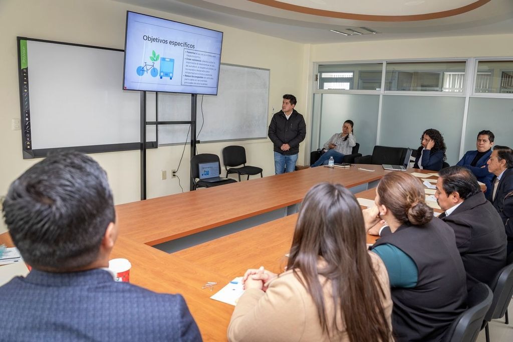 puntoestadodemexico.com/uaemex-realizo… 

UAEMéx realizó la Expo 2025 de su Maestría en Movilidad y Transporte, que impulsa proyectos de movilidad sustentable

<a href="/UAEM_MX/">UAEMéx</a>