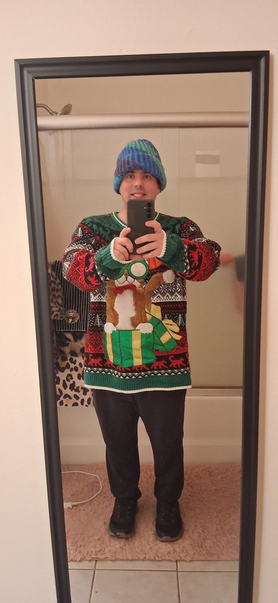 iselin90's tweet photo. Im a cool cat in this sweater 😎 https://t.co/5O8Zzf12qX