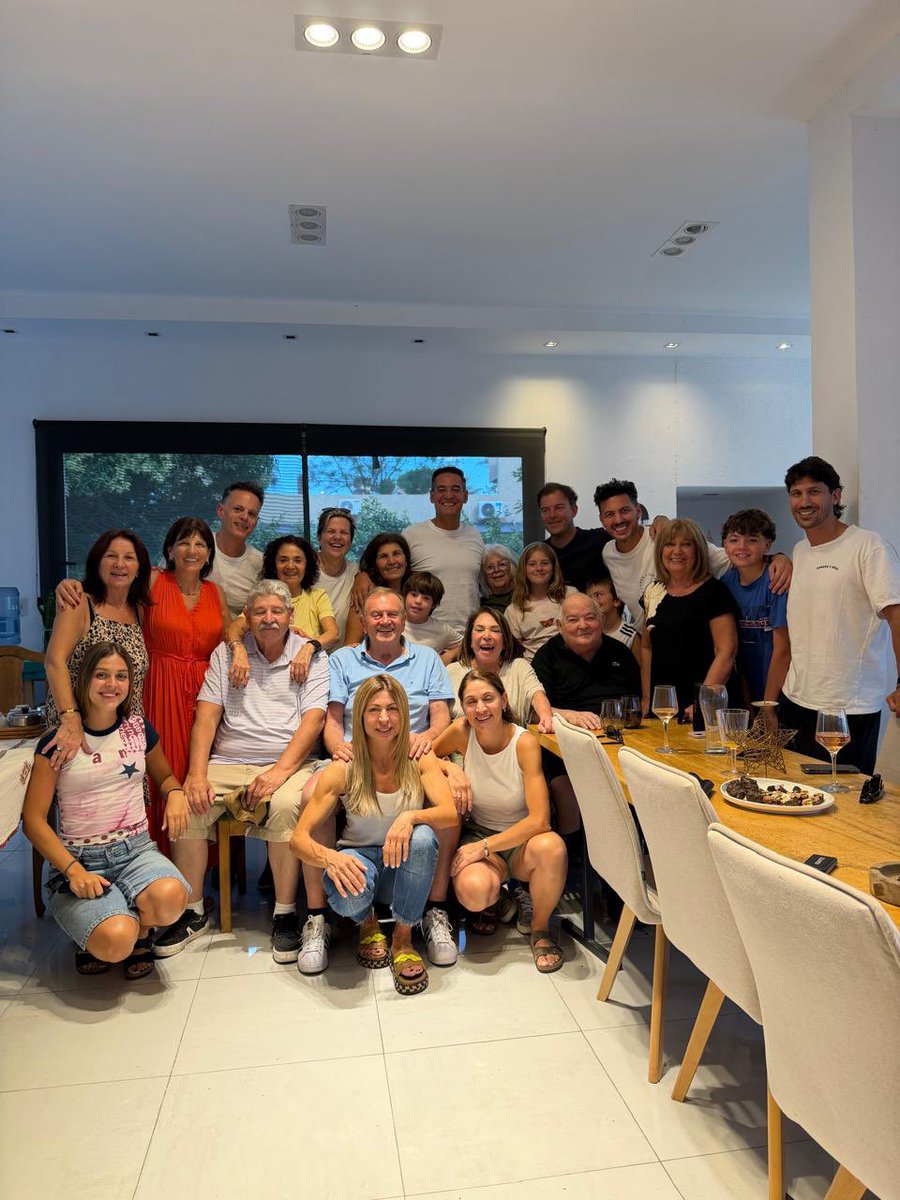 🥂🤩Despidiendo el año con el núcleo de compañeros que militamos para llegar al gobierno con De la Sota de gobernador. 
Una satisfacción reflexionar sobre el camino recorrido con ideas y convicciones ✌🏻