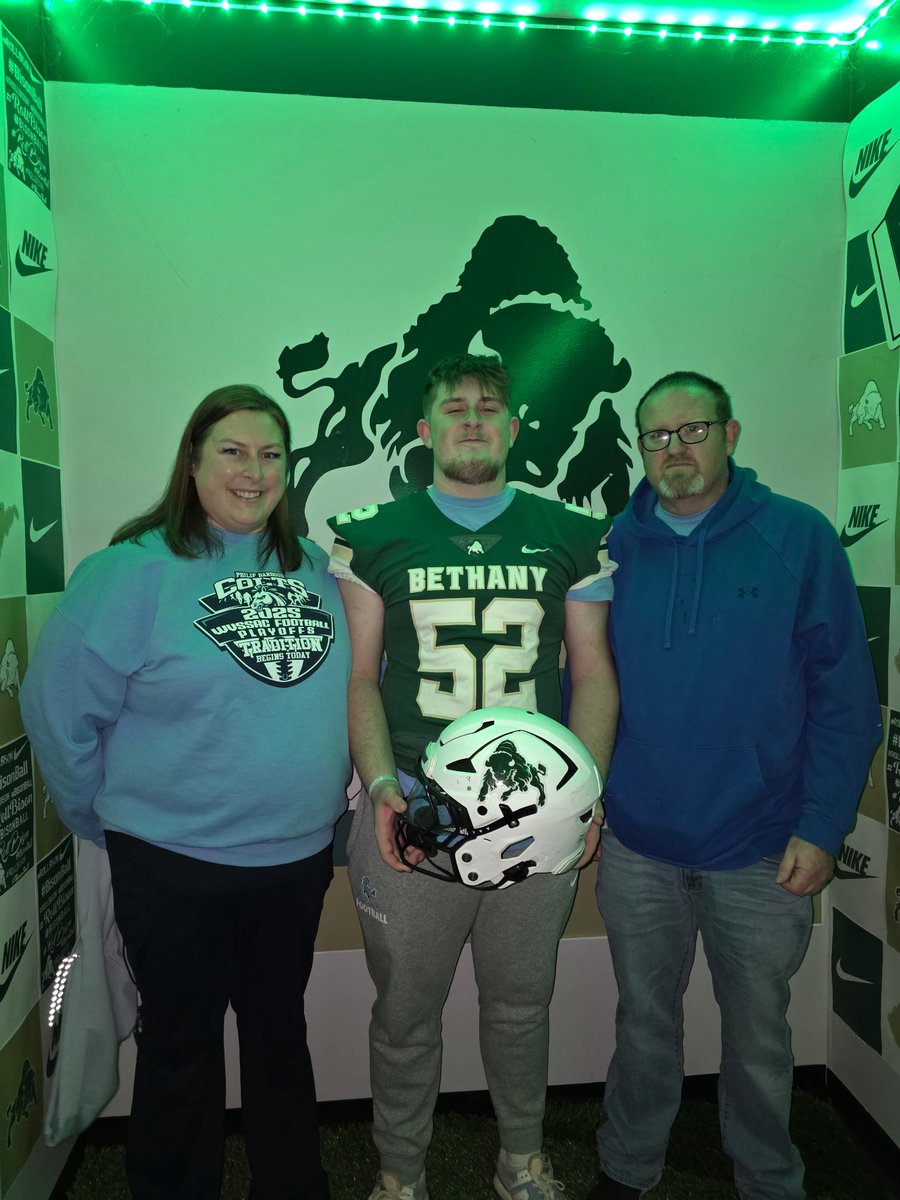 #AGTG After an amazing visit and an amazing conversation with <a href="/Coach_DeSanti/">Bryar DeSanti</a> I’m blessed to announce I have received my 10th offer to play for <a href="/BethanyWV_FB/">Bethany College Football</a>!!
@Coach_HDaley <a href="/elijah_matlick/">Elijah Matlick</a> <a href="/CoachNick56/">Nick Mayle</a> <a href="/FootballPbhs/">PBHSFootball</a>