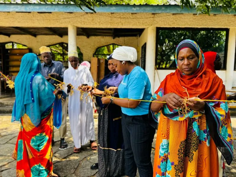 Kristheeagle's tweet photo. Amidst growing challenges, Africa’s progress lies in people-powered action

Volunteers already show us the way, supporting health, climate &amp; governance efforts across the region

Blog by @ndunguciiru, UNV Regional Manager for #VolunteerYear #IVD2025. 
🔗https://t.co/7W8cjDL36R… https://t.co/8Hiztq8fbM