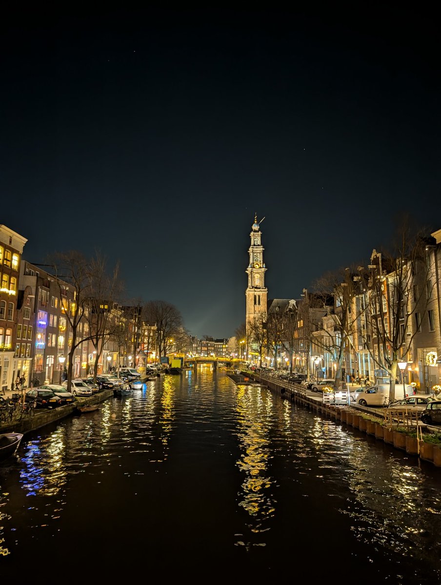 WilcoBoender's tweet photo. Middagje Amsterdam. Kerstconcert met de mannen #Crescendo #Urk. En daarna ouderwets Amsterdams eten bij #Scheltema waar al decennialang de stemmen van de gasten de muziek vervangen. En waar majoor Bosschardt en Annie M.G. Schmidt ooit vaste stamgasten waren. https://t.co/zKWQUKPeRo
