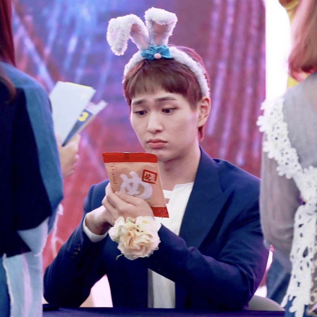 SHINeeの拾い画像bot tweet media