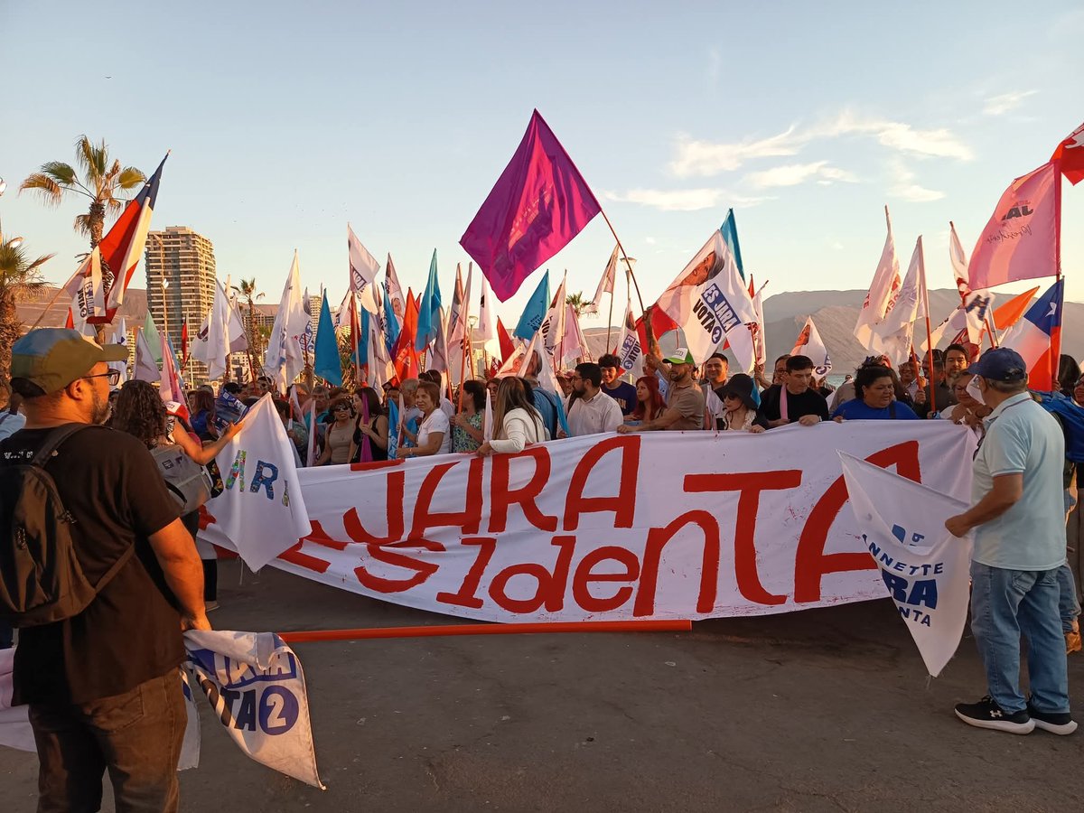 profearacena's tweet photo. JARA PRESIDENTA DE CHILE 

#JaraPresidentaDeChile https://t.co/lF7F5Y06dj