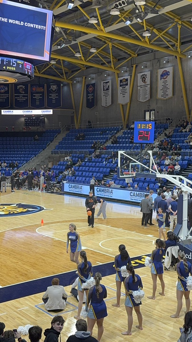 shsgaels_bball's tweet photo. Team lunch and trip to the Quinnipiac Men’s Basketball game this afternoon. Some team bonding before our first game this week. #allin #rollgaels https://t.co/I1Yd6sjwHX