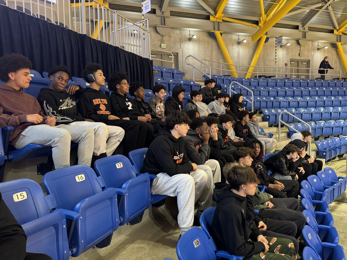 shsgaels_bball's tweet photo. Team lunch and trip to the Quinnipiac Men’s Basketball game this afternoon. Some team bonding before our first game this week. #allin #rollgaels https://t.co/I1Yd6sjwHX