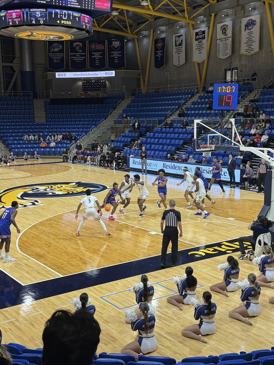 shsgaels_bball's tweet photo. Team lunch and trip to the Quinnipiac Men’s Basketball game this afternoon. Some team bonding before our first game this week. #allin #rollgaels https://t.co/I1Yd6sjwHX