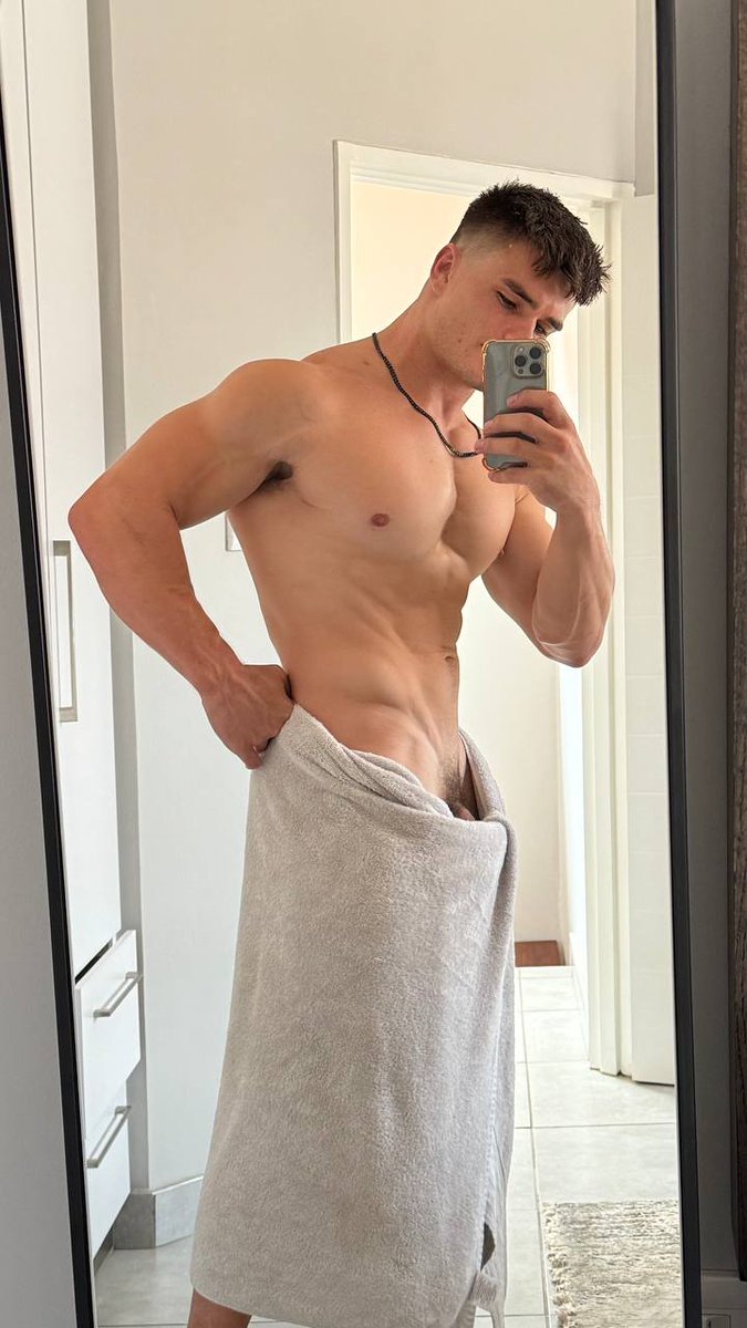 iamdylanwild's tweet photo. Are you looking for bf? 😉 https://t.co/tbQRl4hdjV https://t.co/Y7lv76XVJd