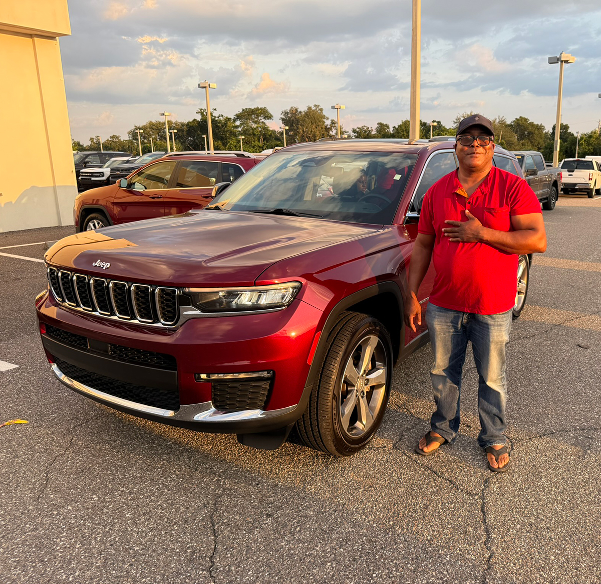 LkldAutomall's tweet image. Gary Laviolette stopped by #LakelandAutomall and found exactly what he wanted. With help from our #SalesTeam he drove home in a beautiful #GrandCherokeeL. #GreatChoice Gary, we're here for you!