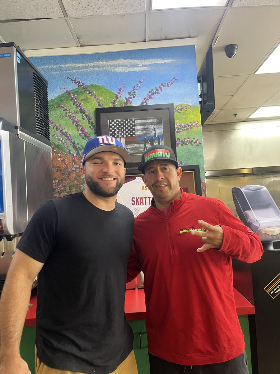 Burritoexp's tweet photo. FACT: @KennyDillingham @camskattebo5 @Burritoexp @100YARDLANDLORD built the same💯Money ain’t everything, our word means something and character matters to us👊🏽The trolls and haters made my night, much love❤️ #devilssupportdevils https://t.co/kSVzBR0MmJ
