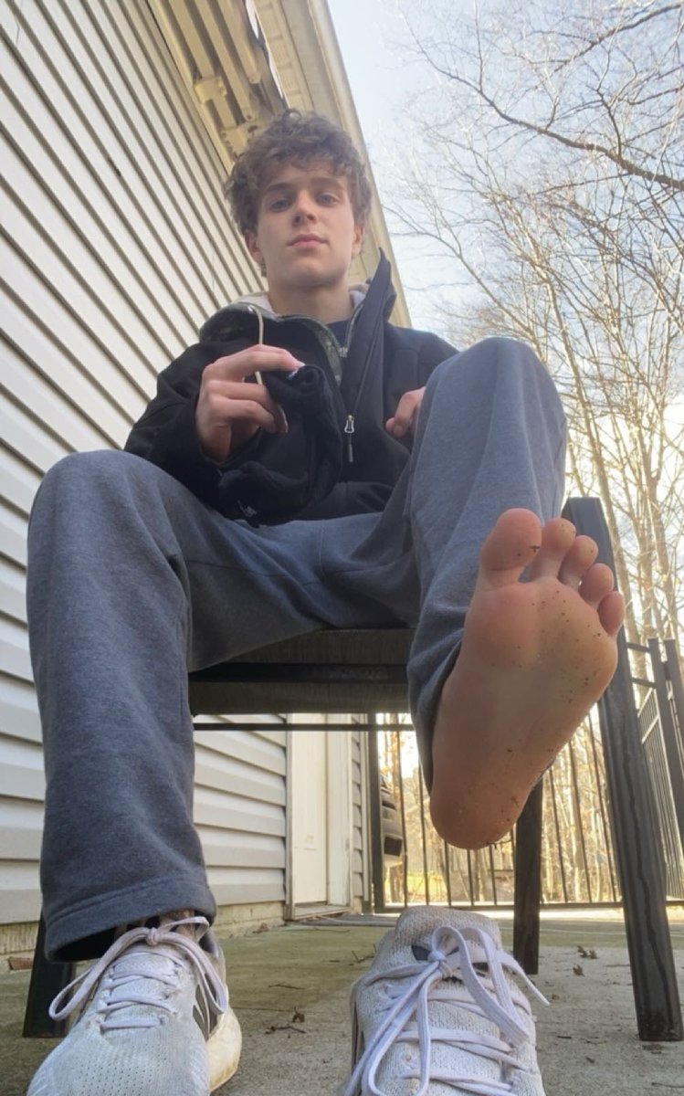 _MasterColt's tweet image. Worship and sniff whilst I laugh at you.